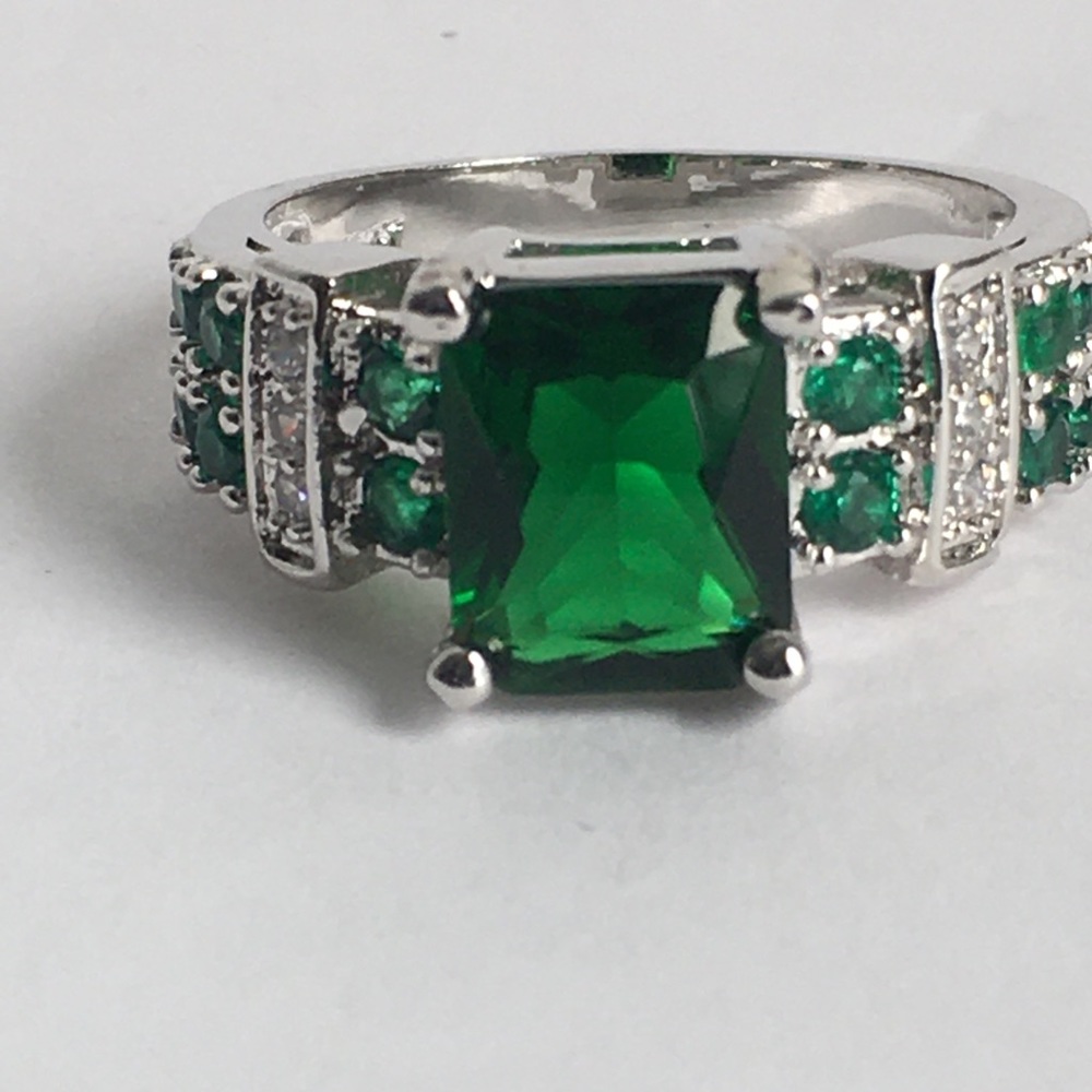 NEW WOMENS RING SIZE 9 - Picture 7 of 13